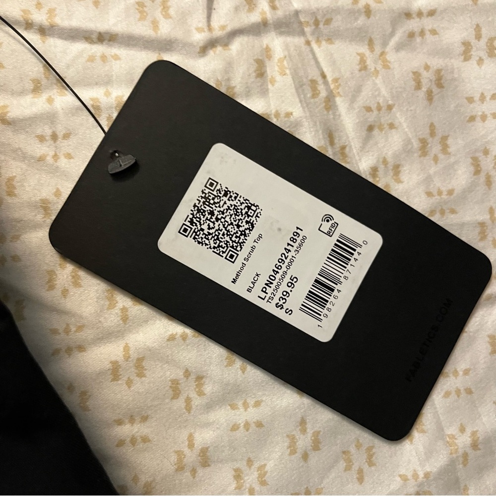 Fabletics Black Method Women’s 2-Pockrt Scrub Top - image 3